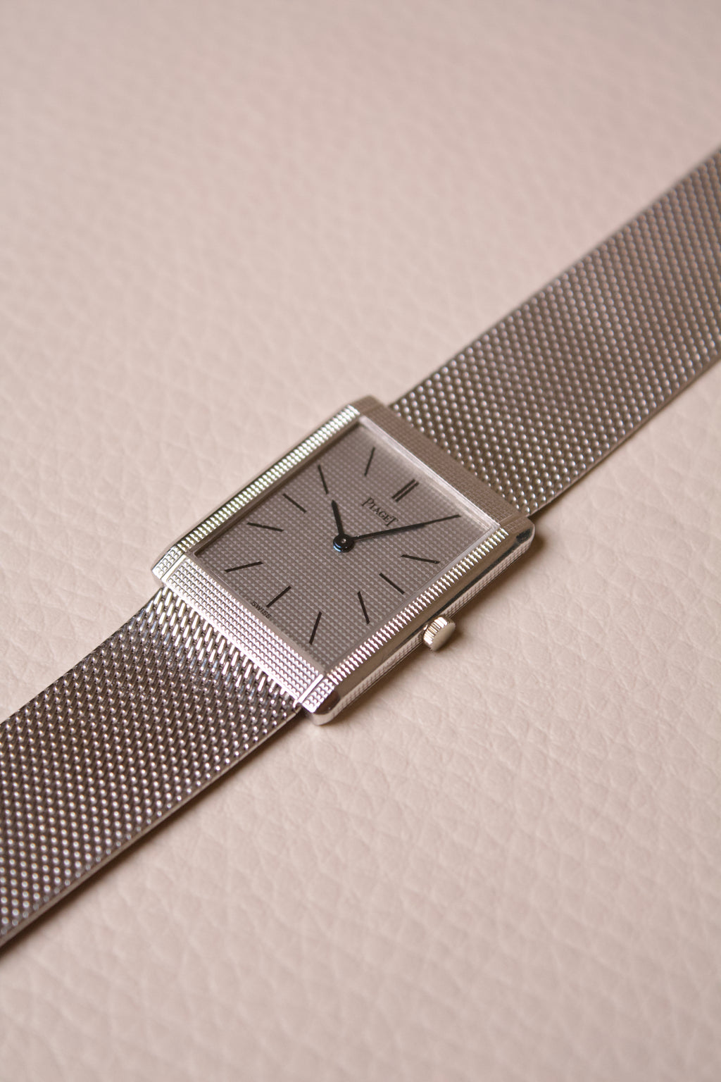 Piaget Tank Extra-Plate Or Blanc 18K Clous de Paris