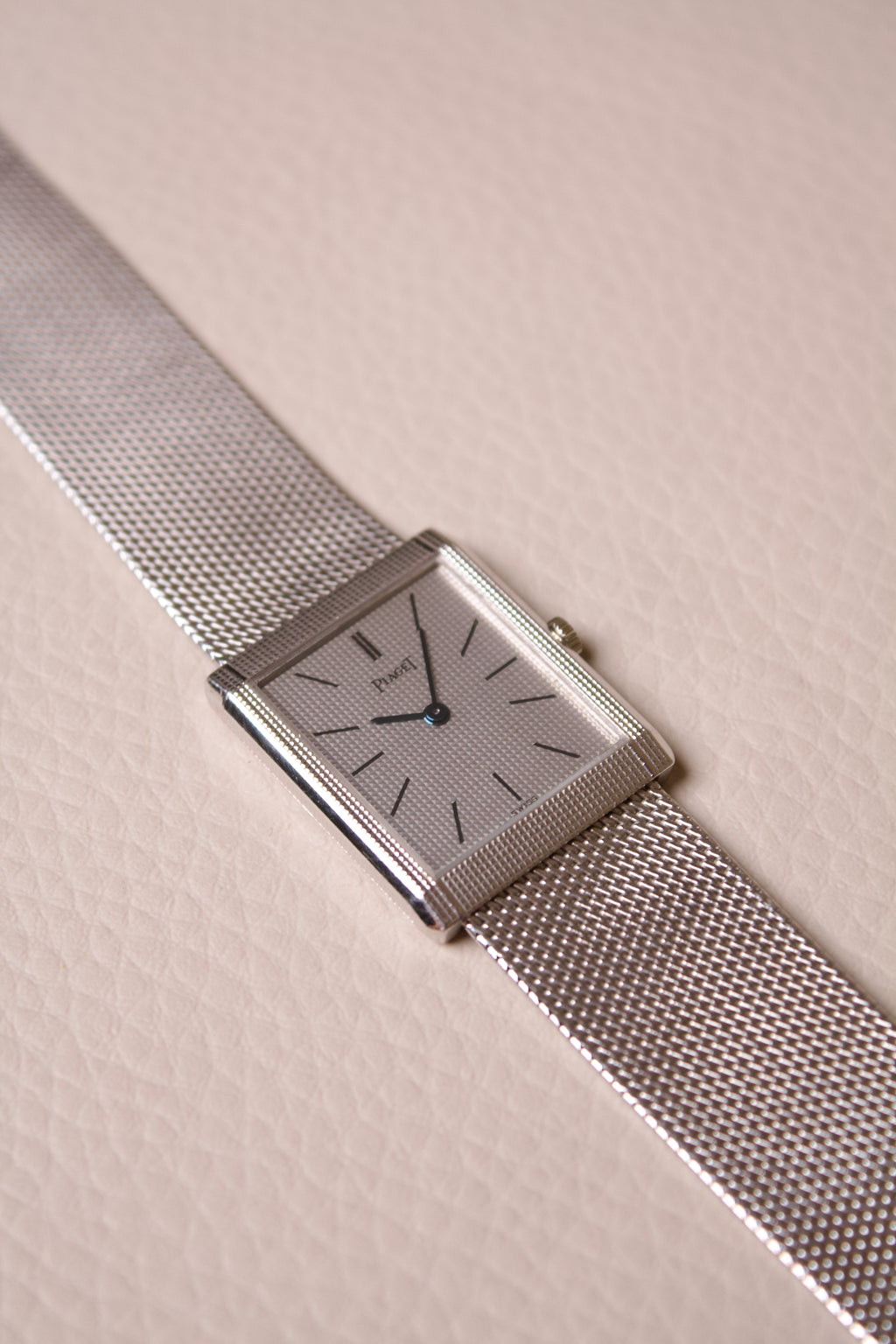 Piaget Tank Extra-Plate Or Blanc 18K Clous de Paris