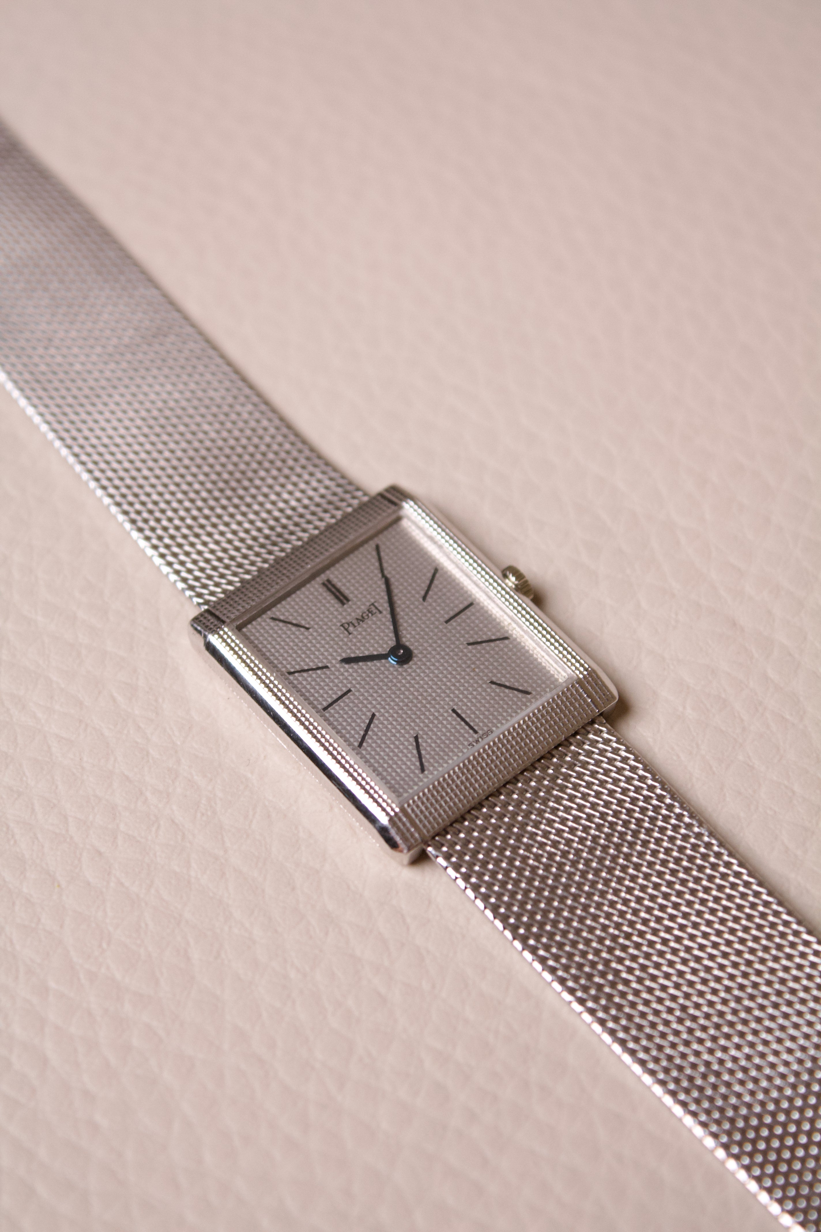 Piaget Tank Extra-Plate Or Blanc 18K Clous de Paris