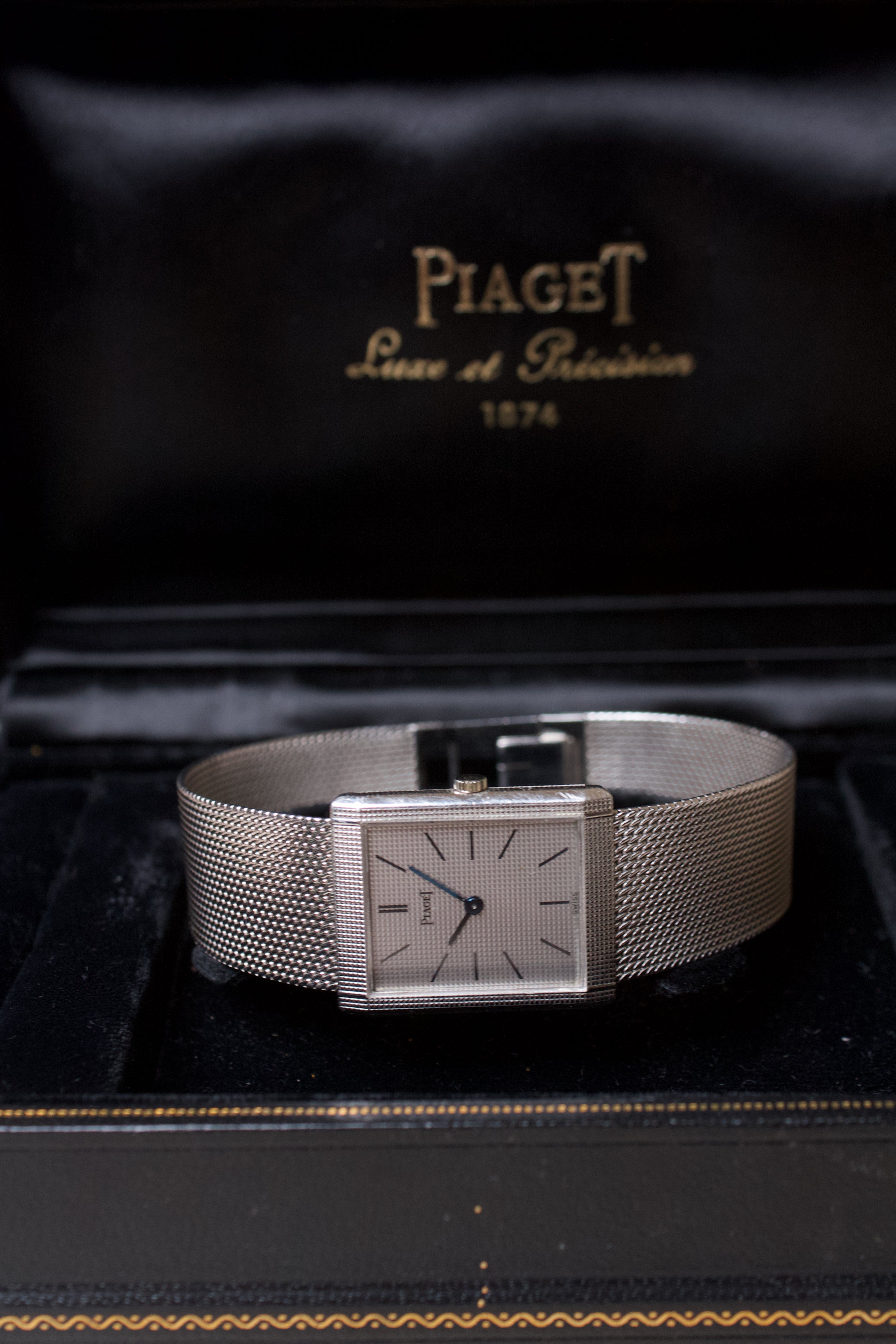 Piaget Tank Extra-Plate Or Blanc 18K Clous de Paris