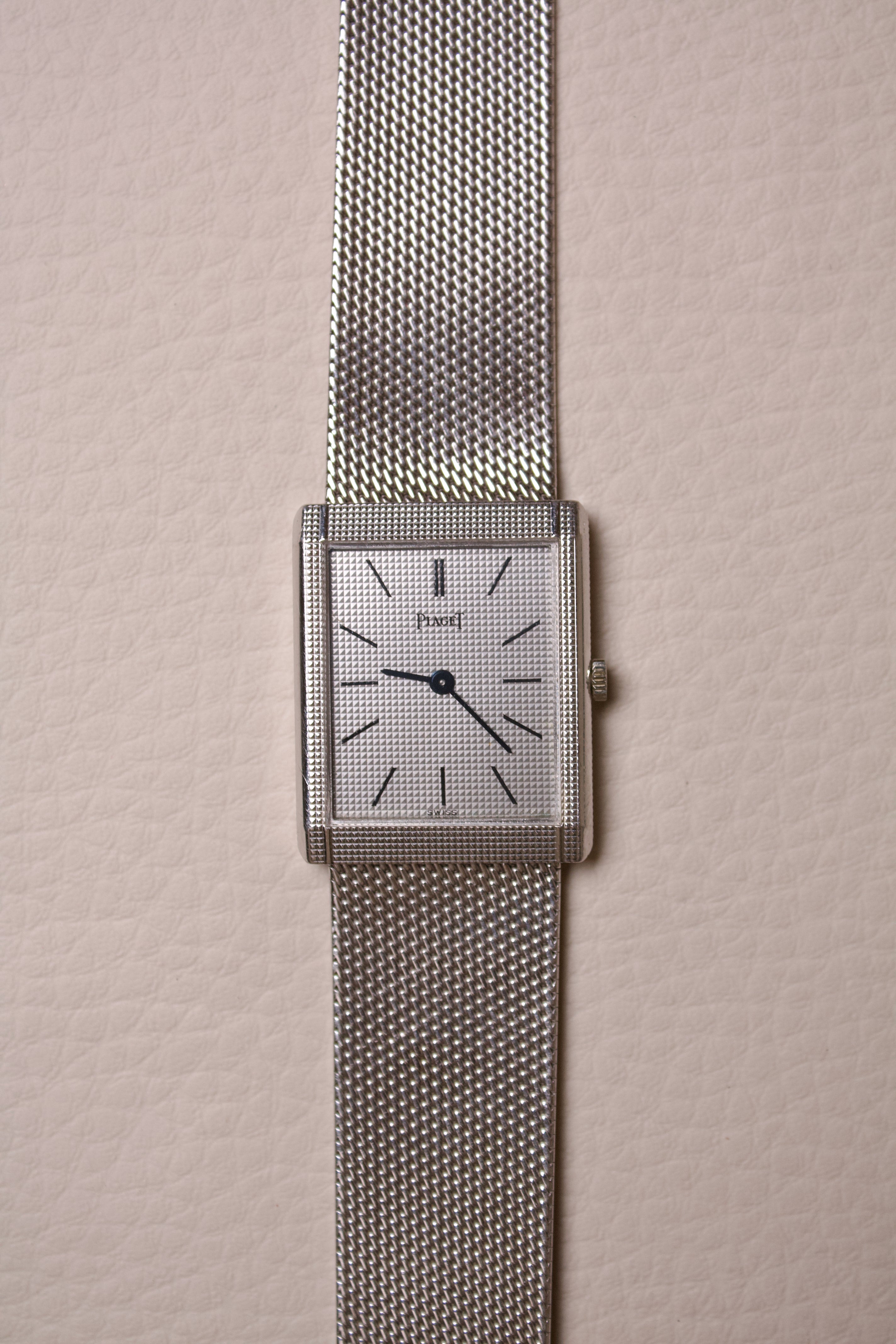 Piaget Tank Extra-Plate Or Blanc 18K Clous de Paris